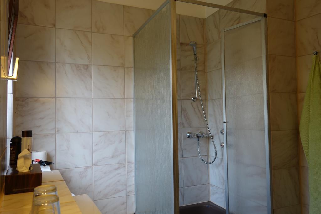 Pension Am Helenenwall Cologne Chambre photo